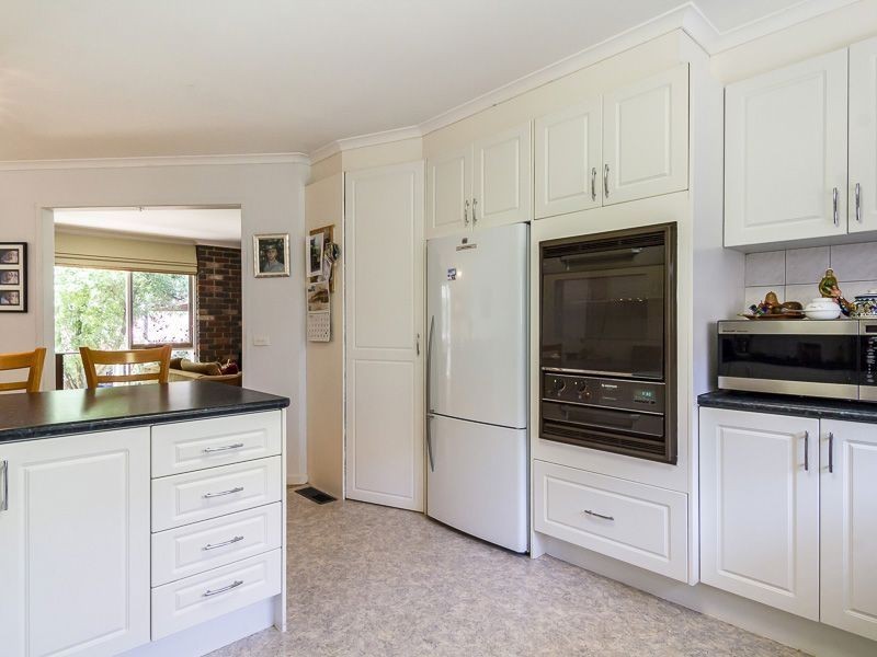 8 Andrew Court, Drouin VIC 3818