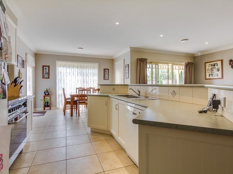 11 Rusrees Court, Drouin VIC 3818