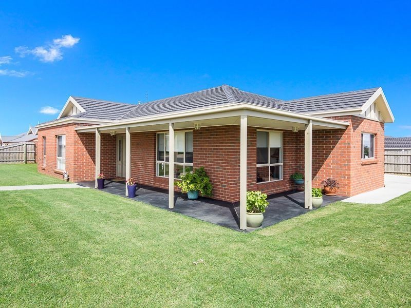 34 Davey Drive, Drouin VIC 3818