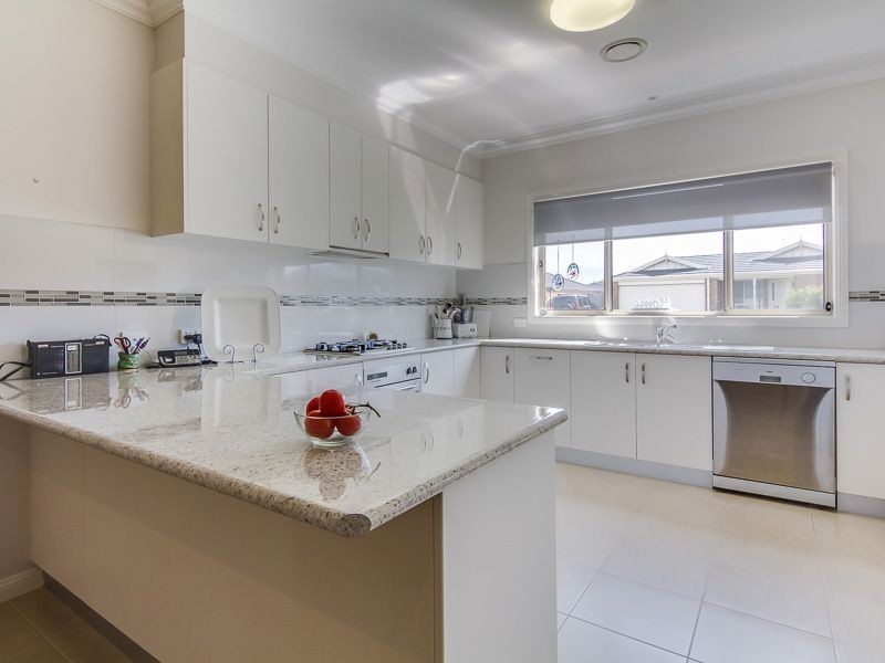 34 Davey Drive, Drouin VIC 3818