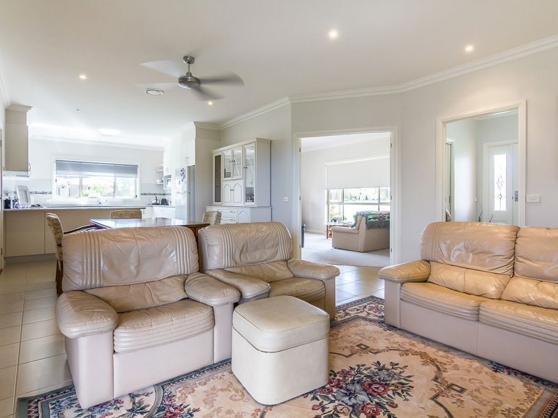 34 Davey Drive, Drouin VIC 3818