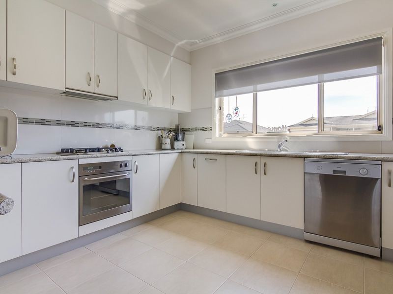 34 Davey Drive, Drouin VIC 3818