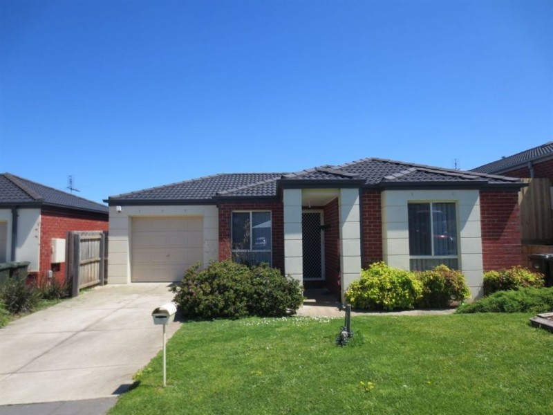7 Rowan Walk, Drouin VIC 3818