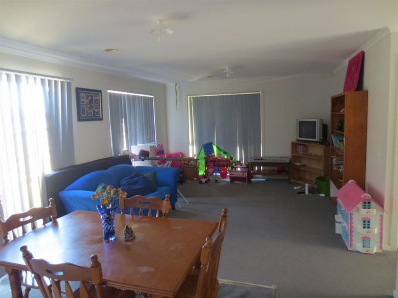 7 Rowan Walk, Drouin VIC 3818