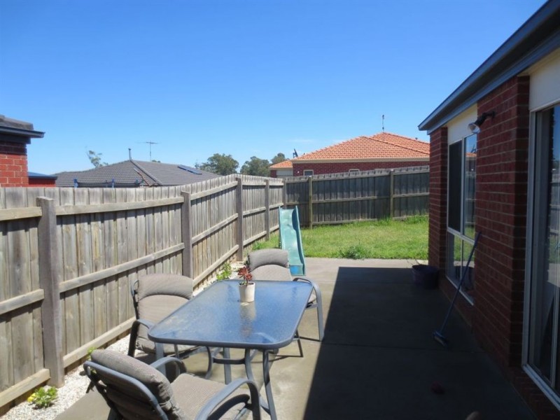 7 Rowan Walk, Drouin VIC 3818