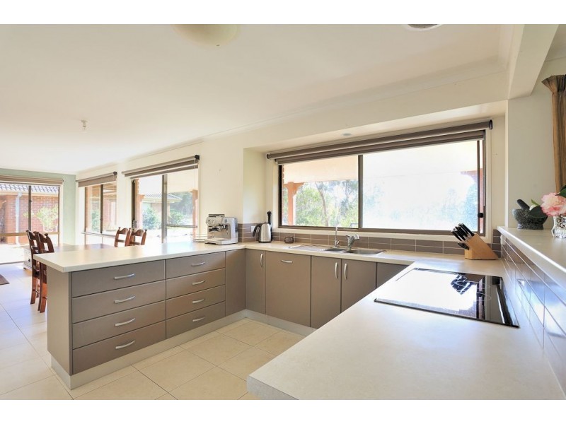 7 Waddell Road, Drouin VIC 3818