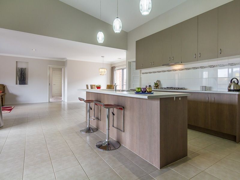 10 Rimfire Avenue, Drouin VIC 3818