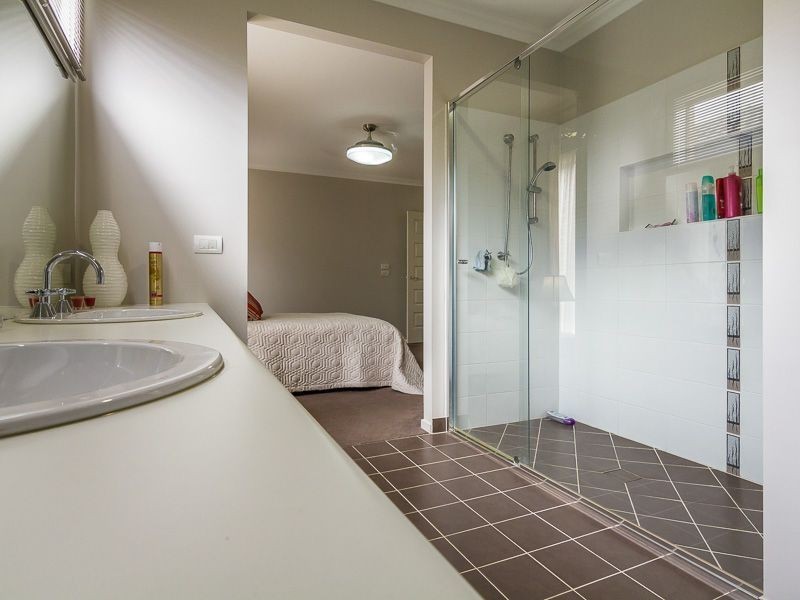 10 Rimfire Avenue, Drouin VIC 3818