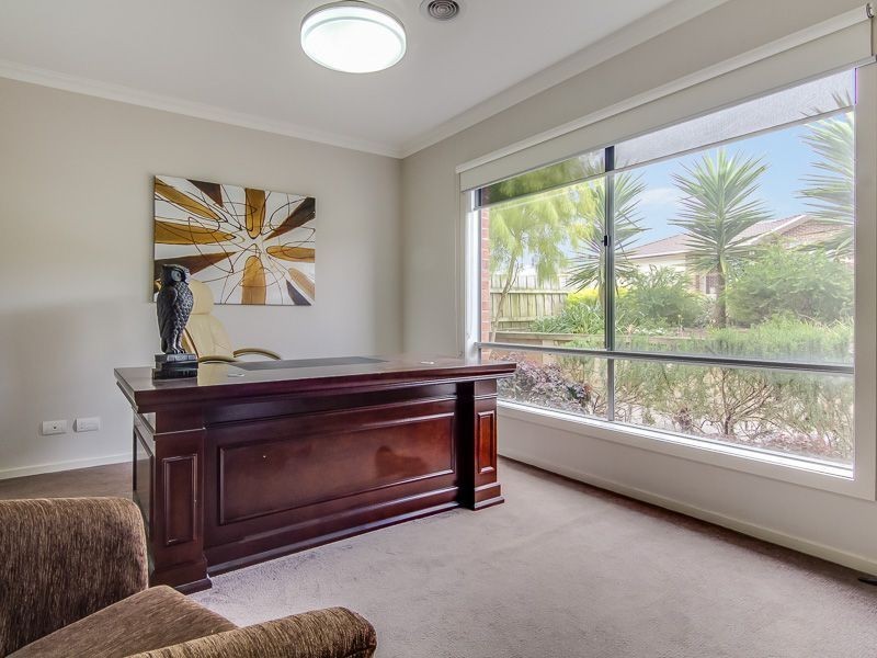 10 Rimfire Avenue, Drouin VIC 3818