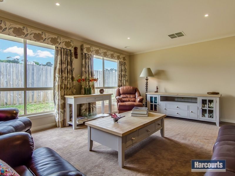 24 Clifford Drive, Drouin VIC 3818