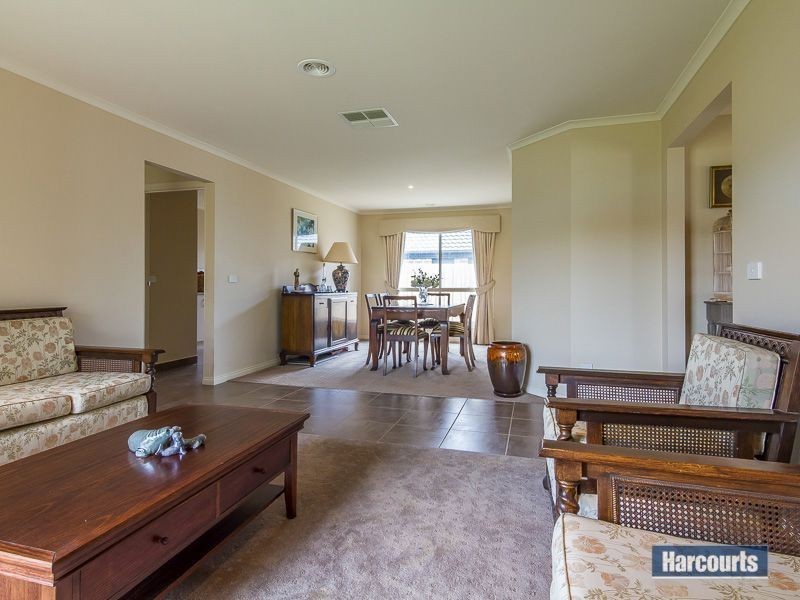 24 Clifford Drive, Drouin VIC 3818