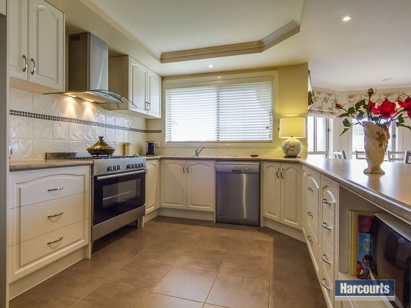 24 Clifford Drive, Drouin VIC 3818