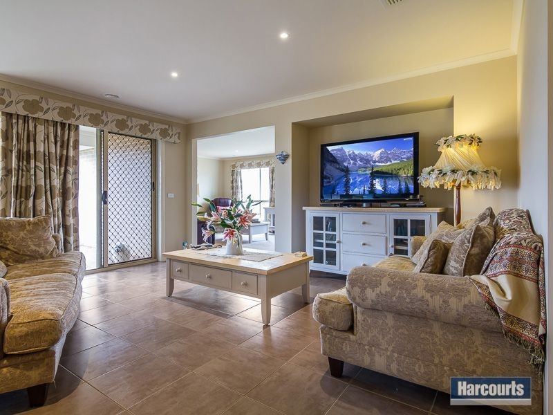 24 Clifford Drive, Drouin VIC 3818