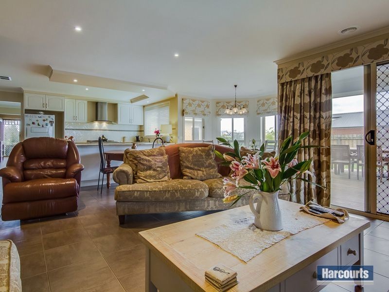 24 Clifford Drive, Drouin VIC 3818