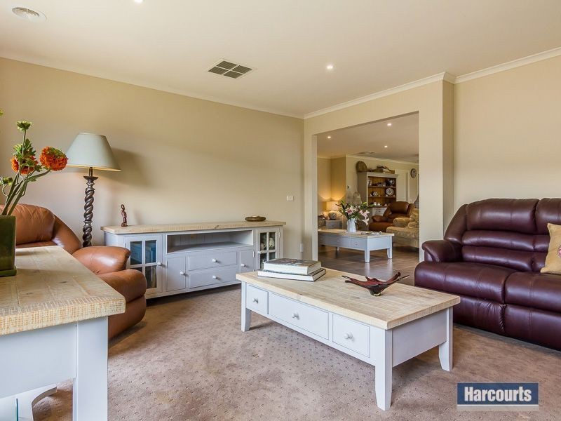 24 Clifford Drive, Drouin VIC 3818