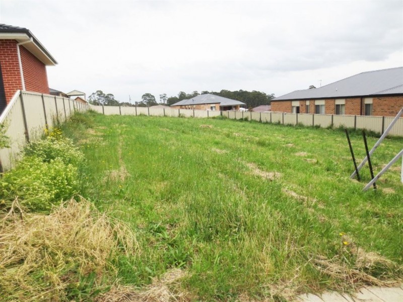 19 Valleyview Grove, Drouin VIC 3818