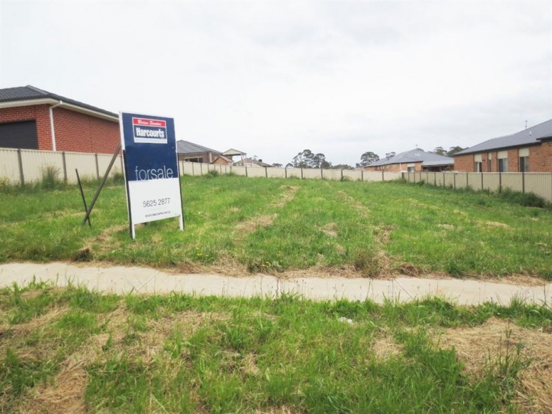 19 Valleyview Grove, Drouin VIC 3818