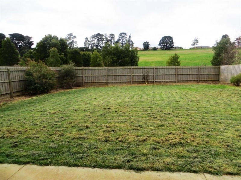 15 Orchard Court, Drouin VIC 3818