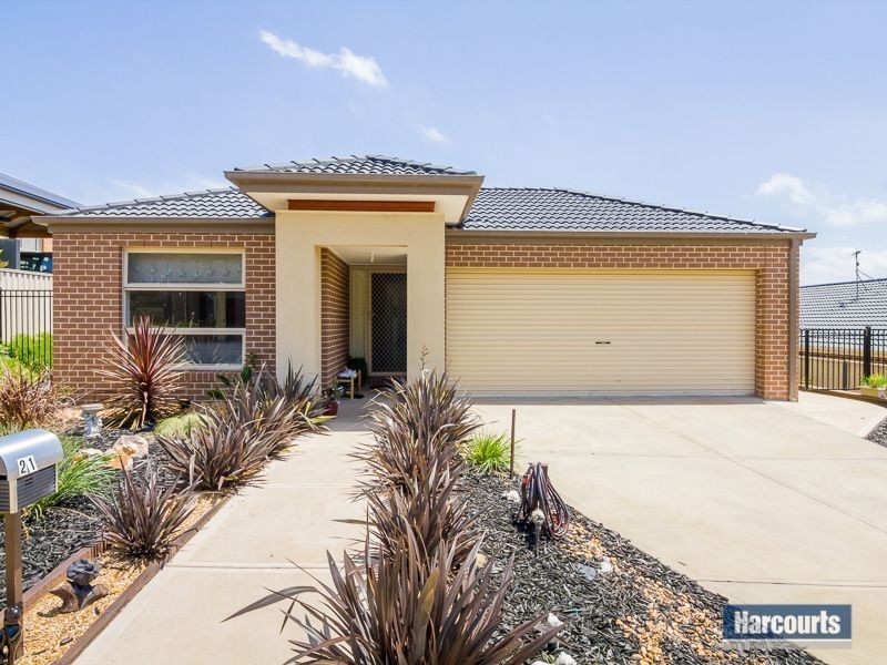 21 Valleyview Grove, Drouin VIC 3818
