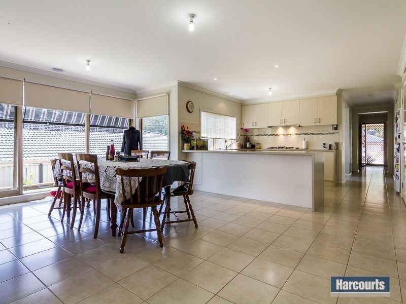 21 Valleyview Grove, Drouin VIC 3818