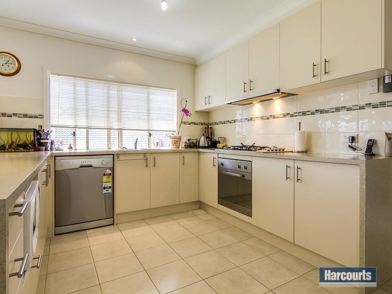 21 Valleyview Grove, Drouin VIC 3818