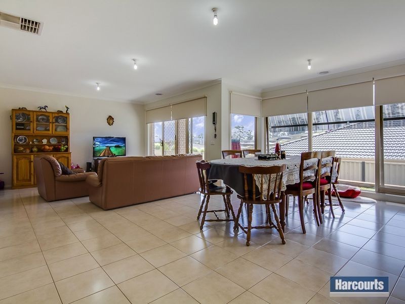 21 Valleyview Grove, Drouin VIC 3818