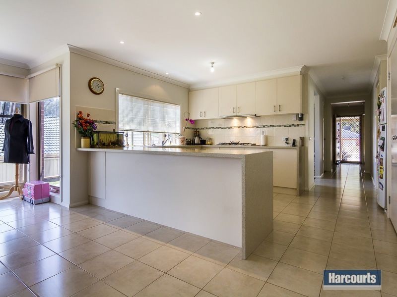 21 Valleyview Grove, Drouin VIC 3818