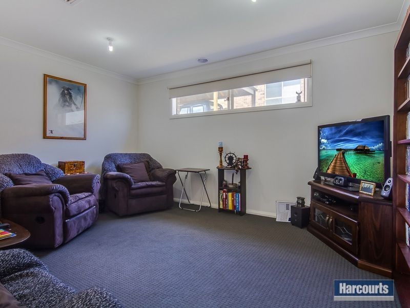 21 Valleyview Grove, Drouin VIC 3818