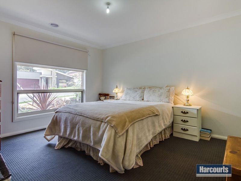 21 Valleyview Grove, Drouin VIC 3818