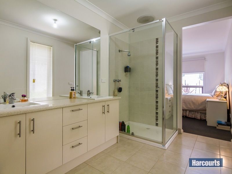 21 Valleyview Grove, Drouin VIC 3818