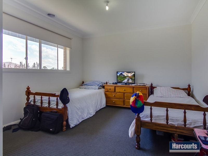 21 Valleyview Grove, Drouin VIC 3818