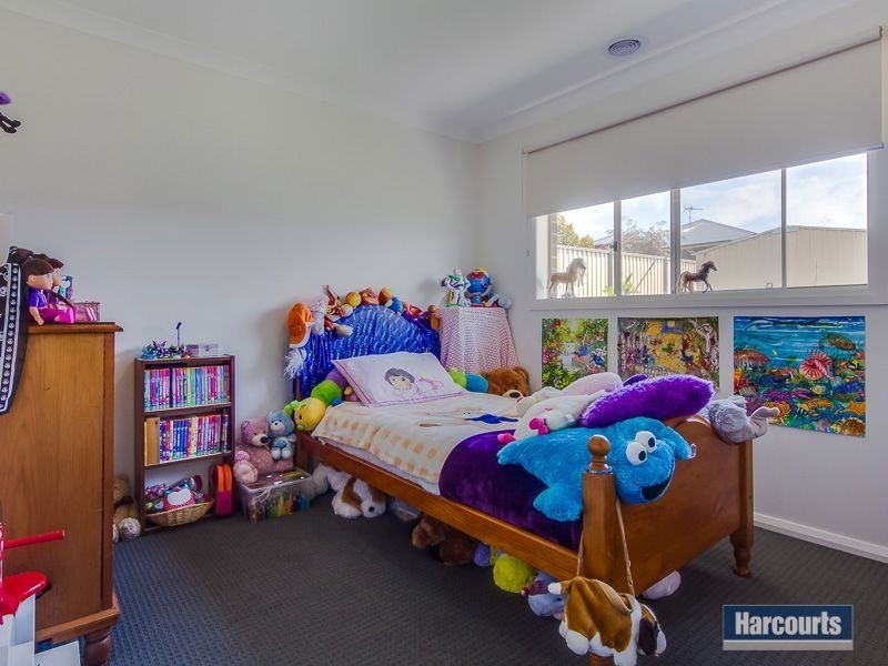 21 Valleyview Grove, Drouin VIC 3818