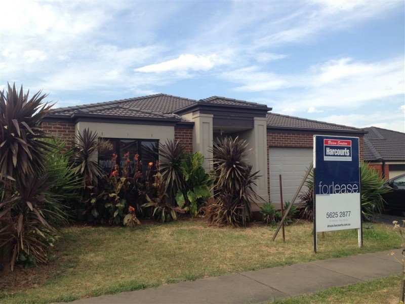 17 Lyndhurst Square, Drouin VIC 3818