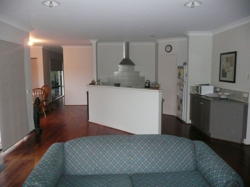 17 Lyndhurst Square, Drouin VIC 3818