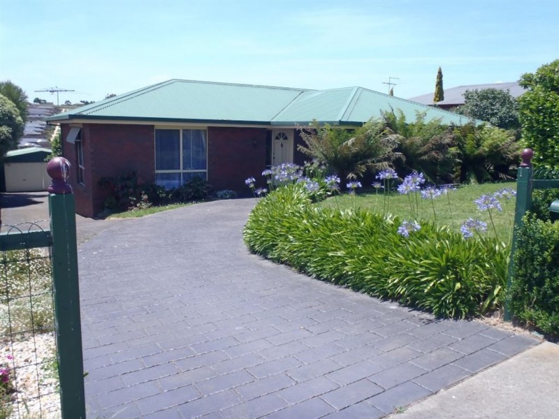 27 Walker Street, Drouin VIC 3818