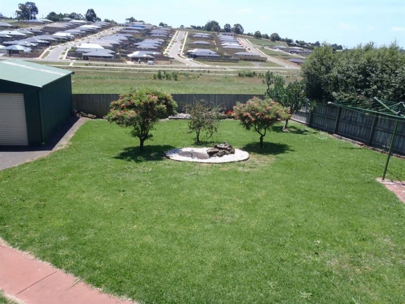 27 Walker Street, Drouin VIC 3818