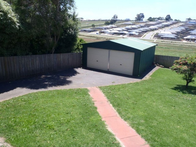 27 Walker Street, Drouin VIC 3818