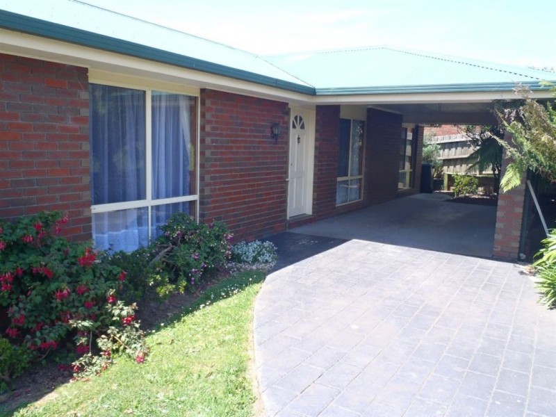 27 Walker Street, Drouin VIC 3818