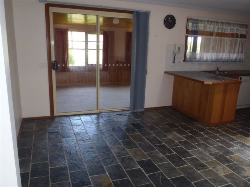 27 Walker Street, Drouin VIC 3818