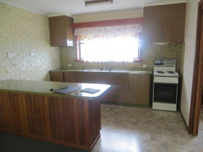 2/9 Armstrong Avenue, Drouin VIC 3818