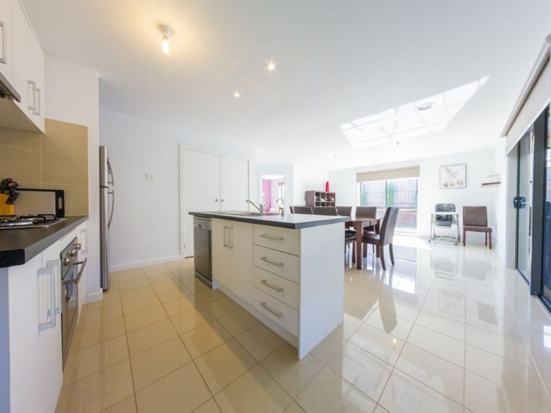 16 Chiswick Crescent, Drouin VIC 3818