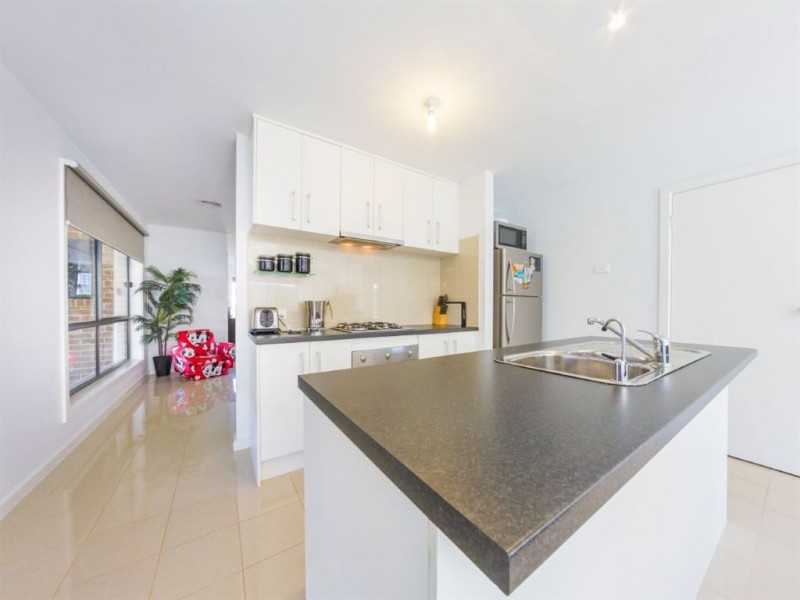 16 Chiswick Crescent, Drouin VIC 3818