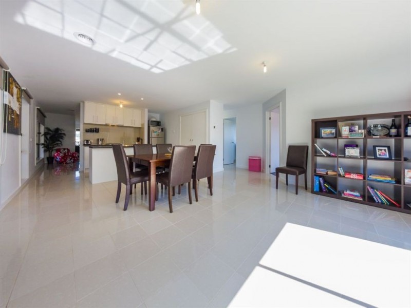 16 Chiswick Crescent, Drouin VIC 3818