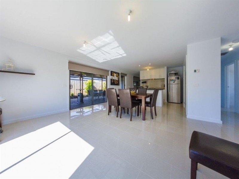 16 Chiswick Crescent, Drouin VIC 3818