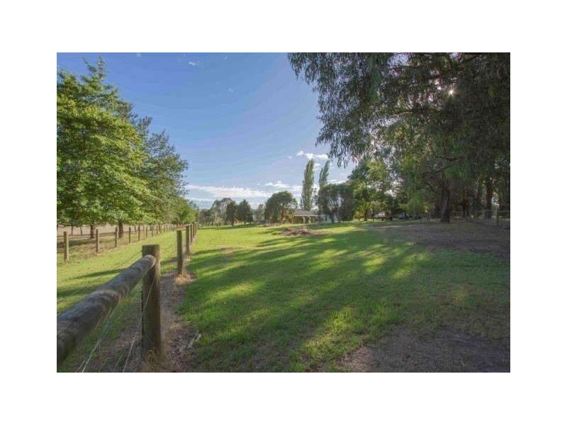 38 Thompson Road, Drouin South VIC 3818