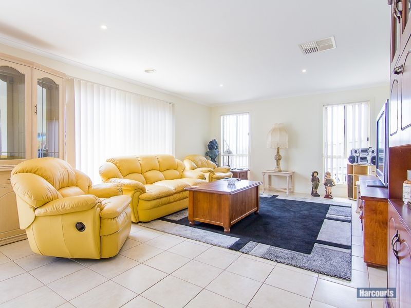 10 Lawrence Road, Drouin VIC 3818