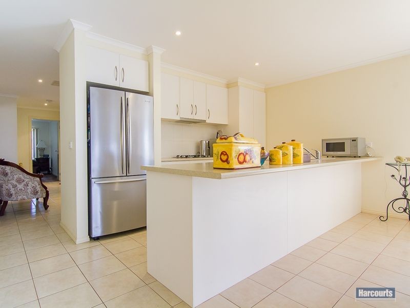 10 Lawrence Road, Drouin VIC 3818