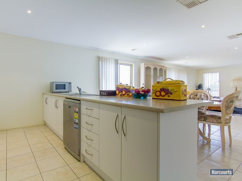 10 Lawrence Road, Drouin VIC 3818