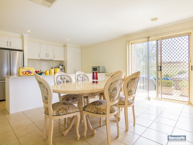 10 Lawrence Road, Drouin VIC 3818