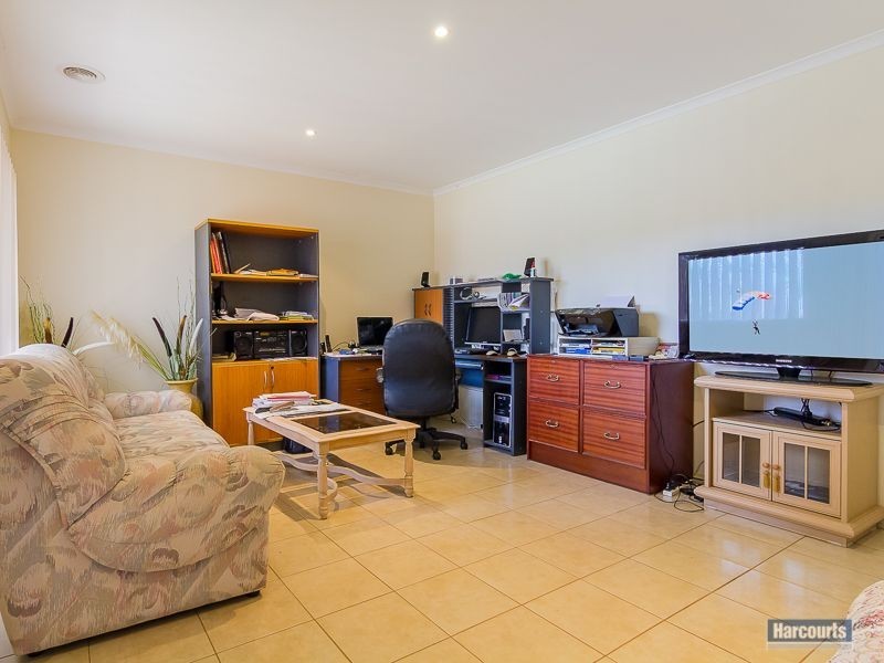 10 Lawrence Road, Drouin VIC 3818